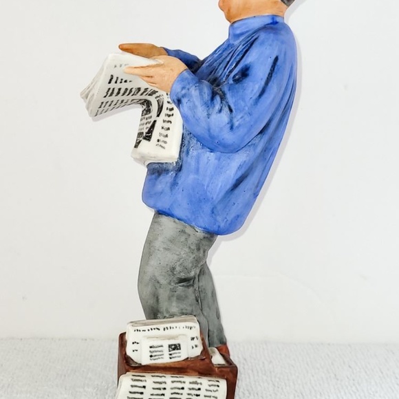 Royal Doulton Figurine - The Parisian HN2445 (Matte) - Picture 5 of 7
